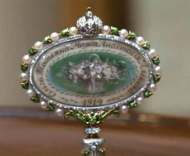 Восхитительные изделия Фаберже в коллекции Британской королевы Елизаветы II