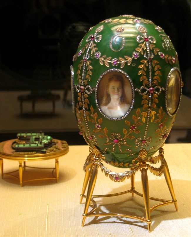 Пасхальное яйцо «Александровский дворец»